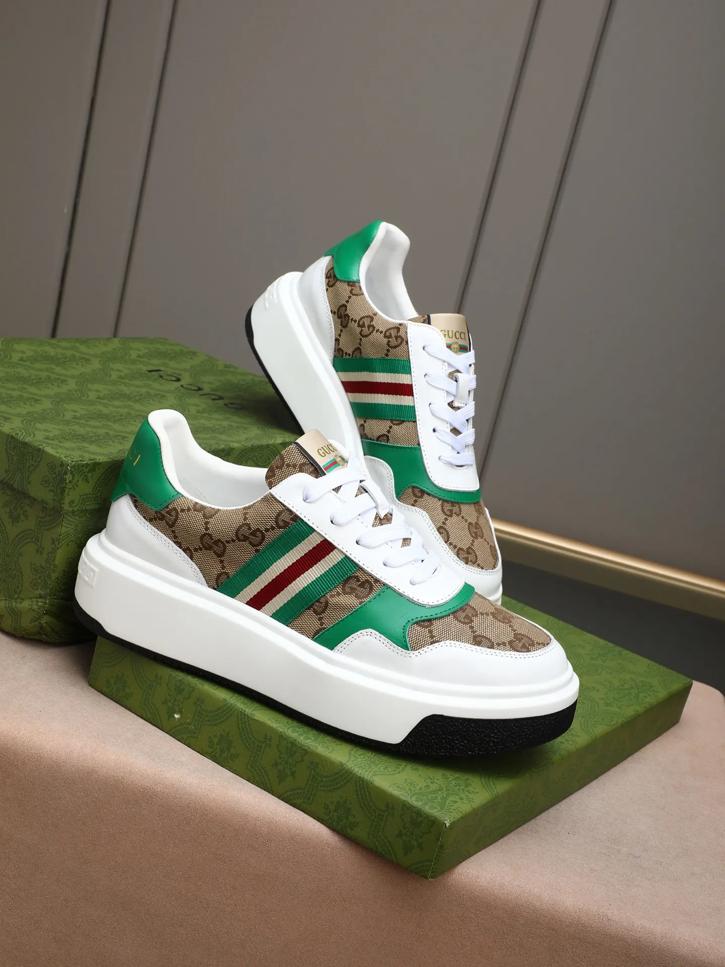 Men's shoes 💰480 New men's shoes GUCCI Fashion trend Made of first-layer calfskin ➕ washed sheep lining! The foot feels super comfortable and the workmanship is impeccable. Foam ultra-light outsole, size: 38-44 (45 customized) 3 colors to choose from!